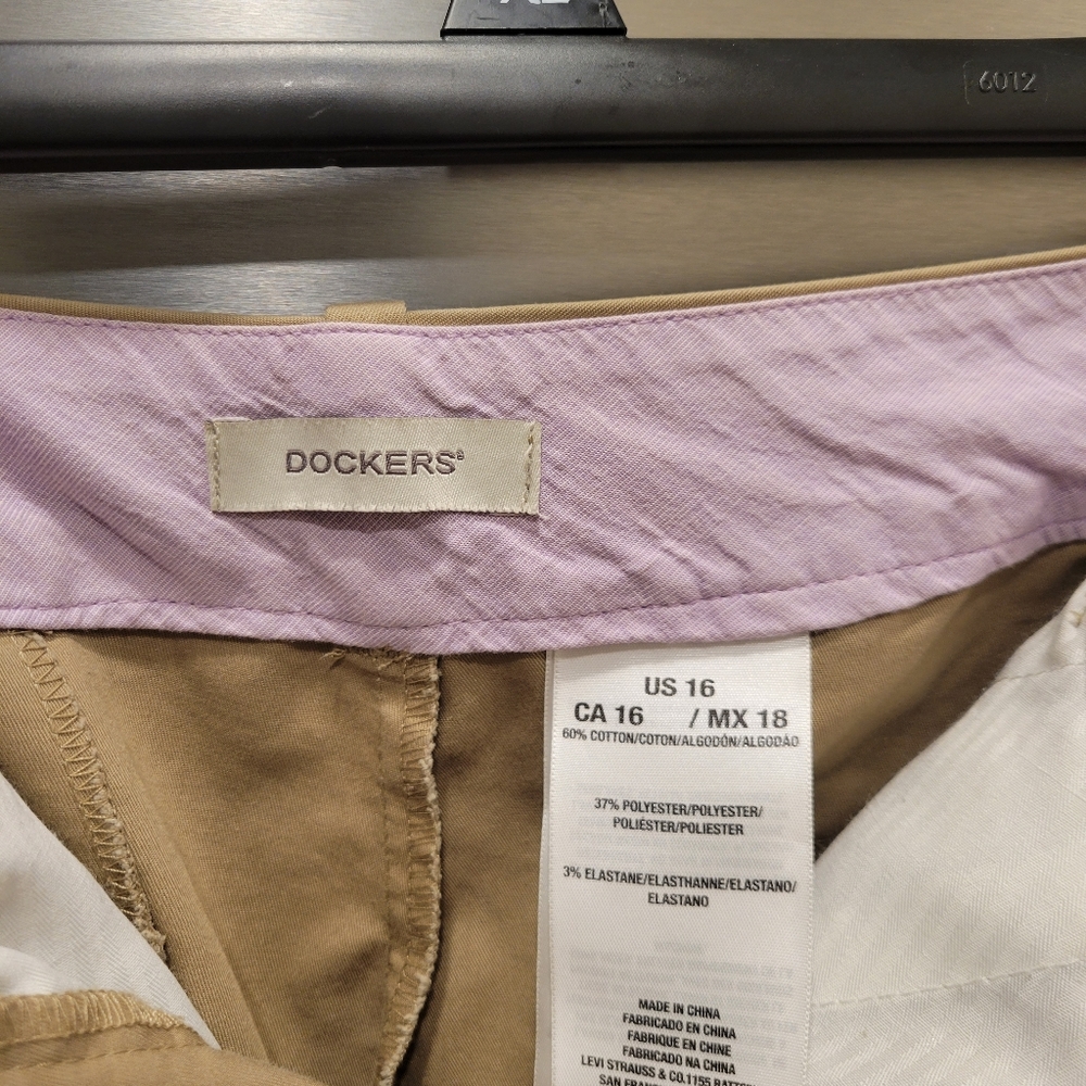 Women's Dockers shorts - Picture 3 of 4